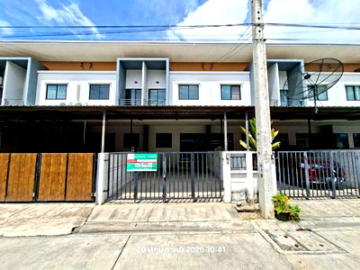 Townhouses for sale Eastern Seaboard Industrial Estate : TOWN HOUSE 17.9 Sq.w. Pluak Daeng Rayong for 1.5M