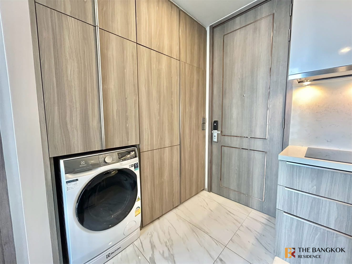 picture Condo with the Best Location Celes Asoke near MRT Sukhumvit Station - 3/9