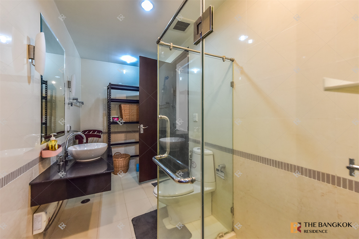 picture Baan Klang Krung Siam Pathumwan near BTS Ratchathewi Condo in High-potential, Central City Location - 3/10