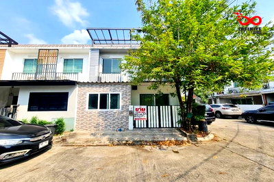 ทาวน์โฮม เกษตร : ขายทาวน์โฮม 2 ชั้น หมู่บ้านอารียา เดอะคัลเลอร์ พรีเมี่ยม ลาดปลาเค้า ทำเลดี หลังมุม
