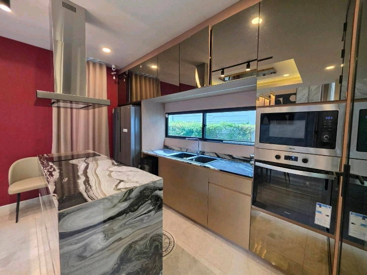 รูป บ้านเดี่ยวหรู 3 ชั้น มีโซล่าเซลล์ - รูปที่ 6/15