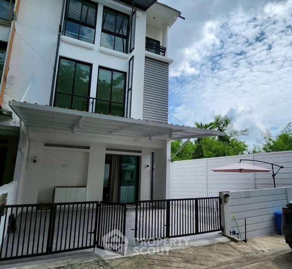 รูป ทาวน์เฮ้าส์ 3 ห้องนอน พื้นที่ 204 ตร.ม. ใกล้ BTS อ่อนนุช คลองเตย (ID 3324290) - รูปที่ 1/10