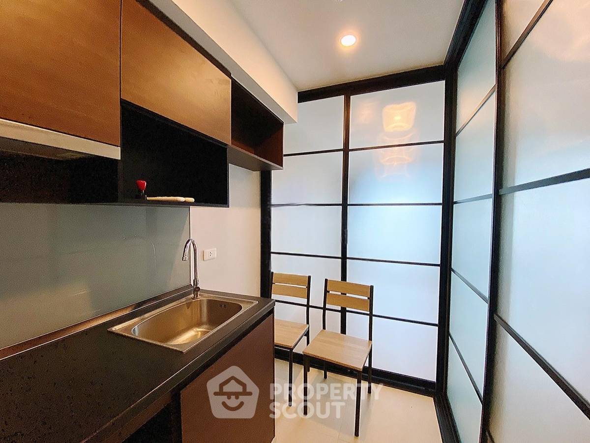 picture 40m To MRT Sirindhorn | 2-BR At Brix Condominium (ID 3119314) - 2/4