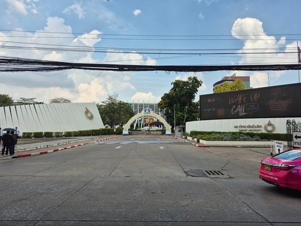 รูป ให้เช่าบ้านแฝด พหลโยธิน วิภาวดี ใกล้สถานีรถไฟฟ้าสายสีแดง เดินทางสะดวกสบายใกล้สนามบินดอนเมือง และ ห้างฟิวเจอร์พาร์ครังสิต - รูปที่ 15/17