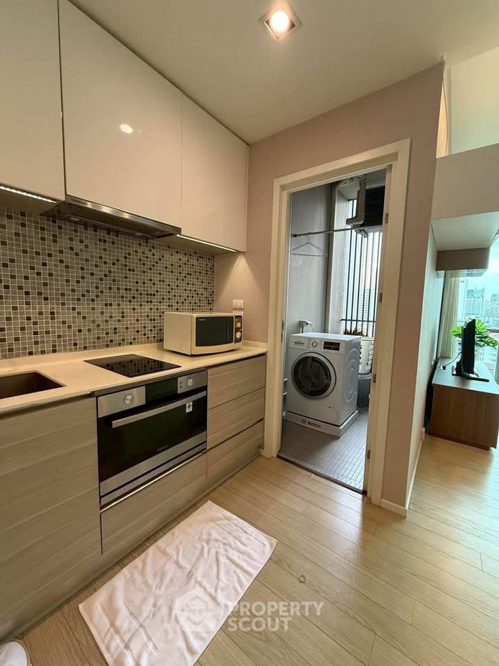 picture 55 Sqm 1-BR At The Room Sukhumvit 21 By MRT Sukhumvit (ID 3326958) - 8/9