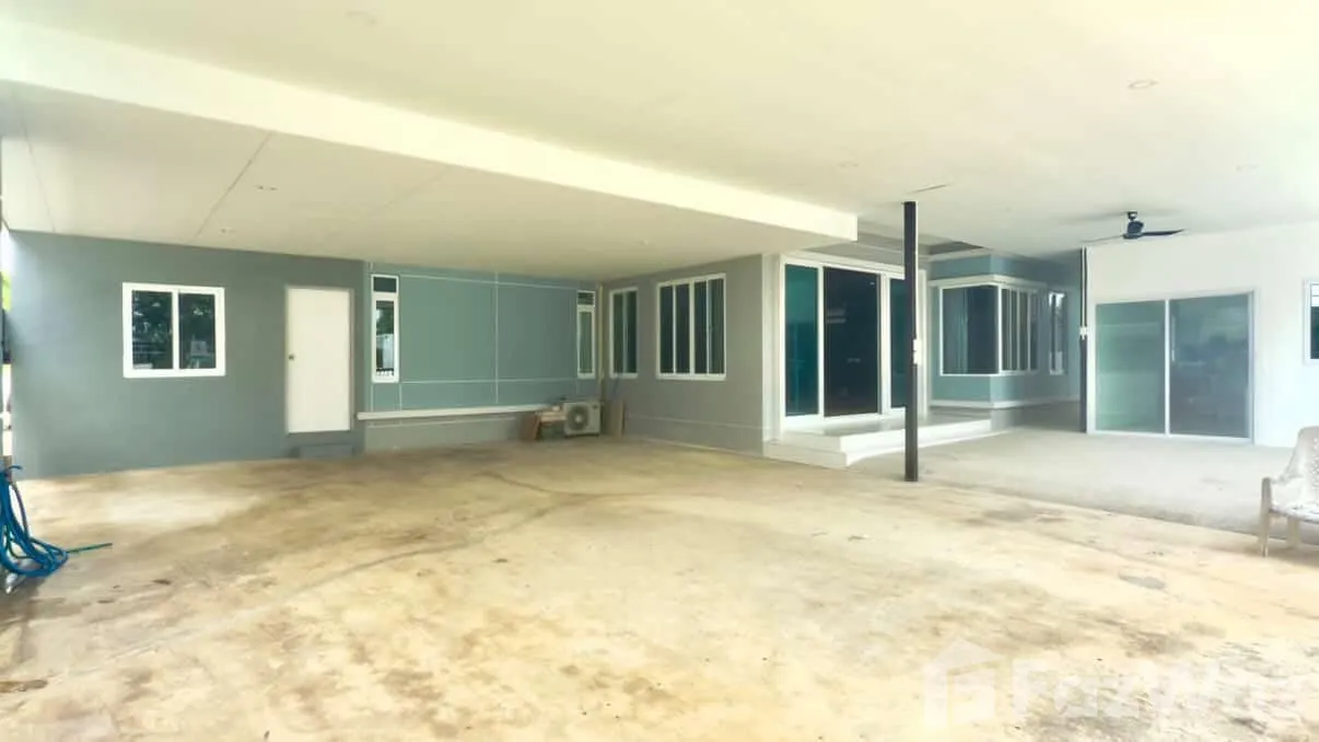 picture Stunning 5-Bedroom Family Home 6798333 - 2/16