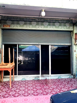 Shophouses for sale Wat Manorom School : SHOP HOUSE 16.5 Sq.w. Si Racha Chonburi for 1.5M