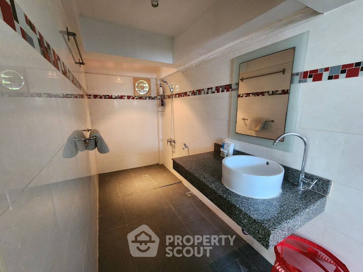 picture Pet-Friendly 4-BR Townhouse 425 Sqm Phrom Phong MRT Sukhumvit (ID 1521845) - 16/16