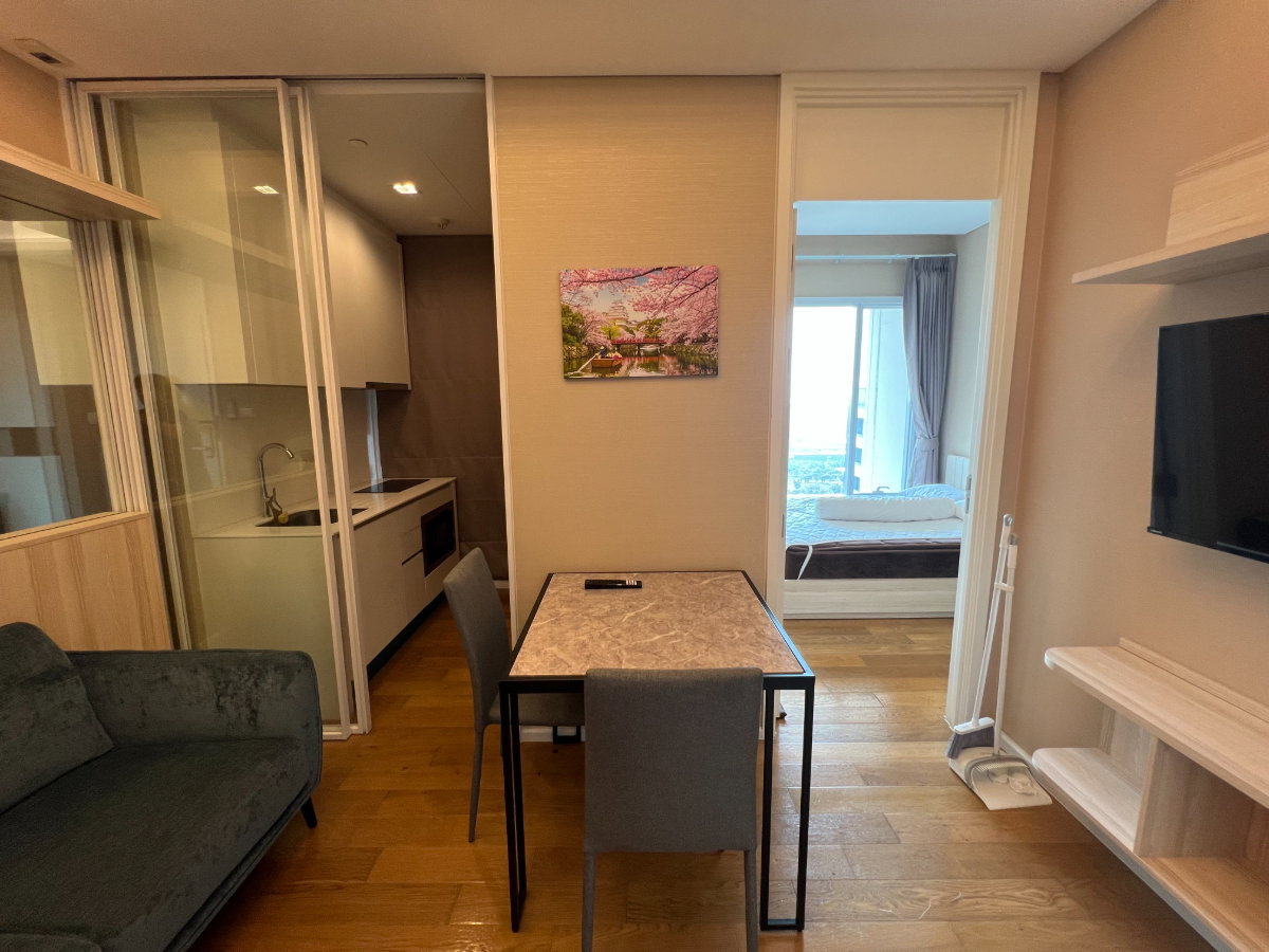picture Cheap Rent The Saint Residences 1-Bed High floor nice room ready to move - 4/9