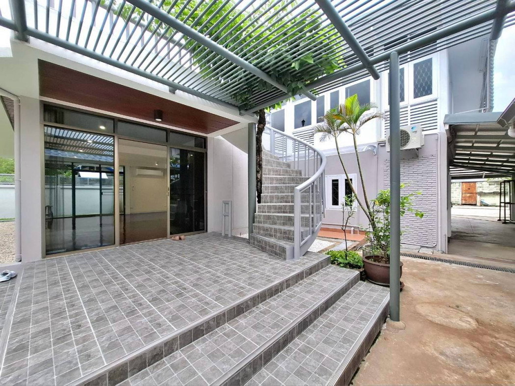 รูป ให้ เช่าบ้านเดี่ยวหลังใหญ่ รีโนเวทใหม่ | วิภาวดี 44–46 ที่ดิน 165 ตร.ว. • พื้นที่ใช้สอย 550 ตร.ม. เฟอร์นิเจอร์ครบ - รูปที่ 2/12