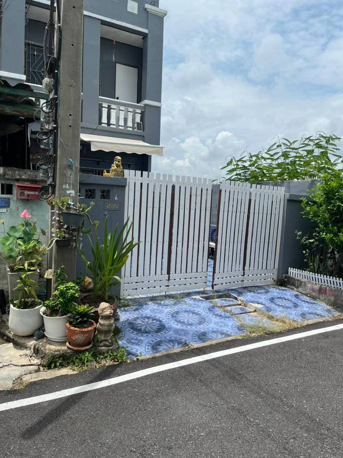 รูป ขาย ทาวน์เฮ้าส์ หมู่บ้านร่มเงาไม้ ซอยวัดลาดปลาดุก ทำเลดี ราคาพิเศษ - รูปที่ 2/13