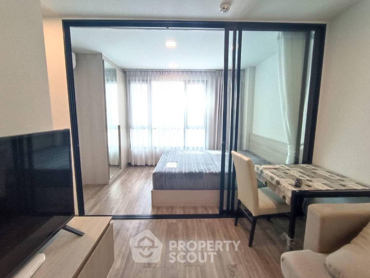 picture 1-BR Condo At The Collect Ratchada 32, Chan Kasem (ID 2592437) - 3/8