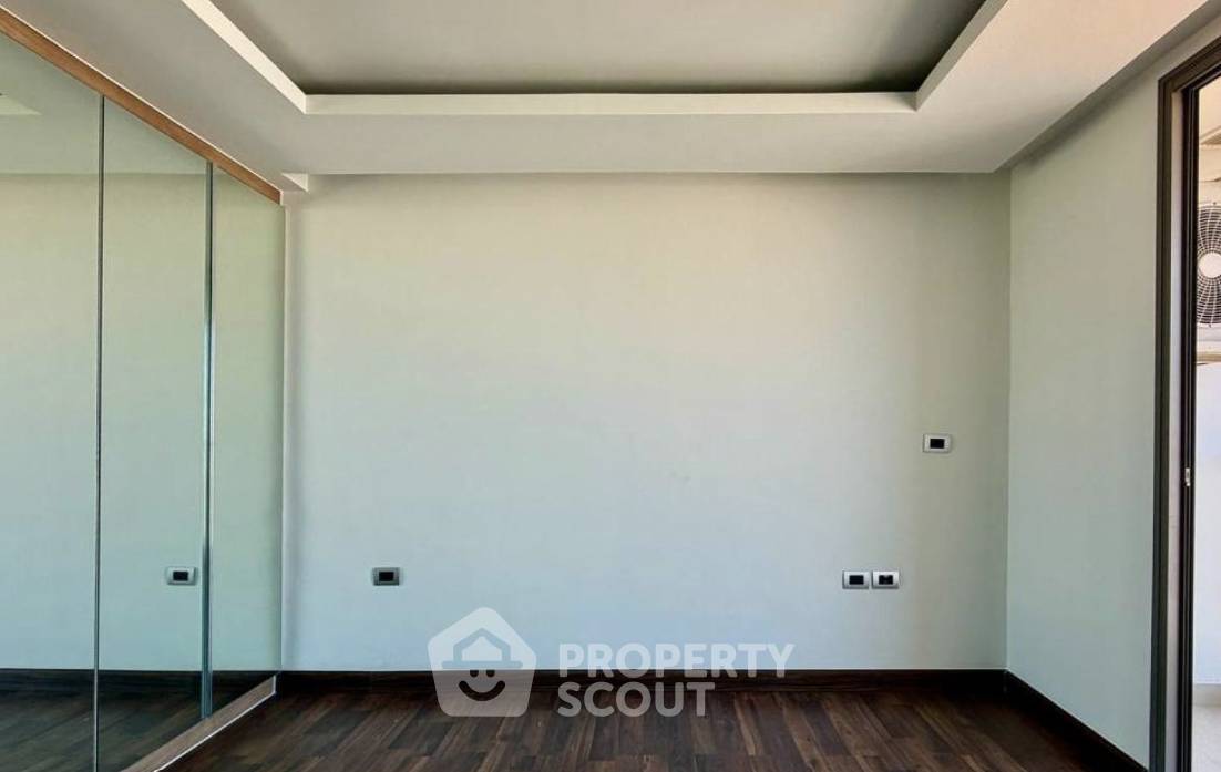 picture Studio Condo at The Peak Towers close to Phratamnak (ID 3097917) - 2/8