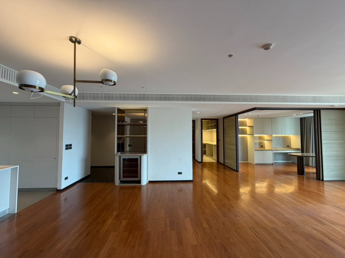 picture Pet Allowed Condo in Thonglor 3 Bedrooms 3 Bathrooms Line : @propertyproxy - 1/19