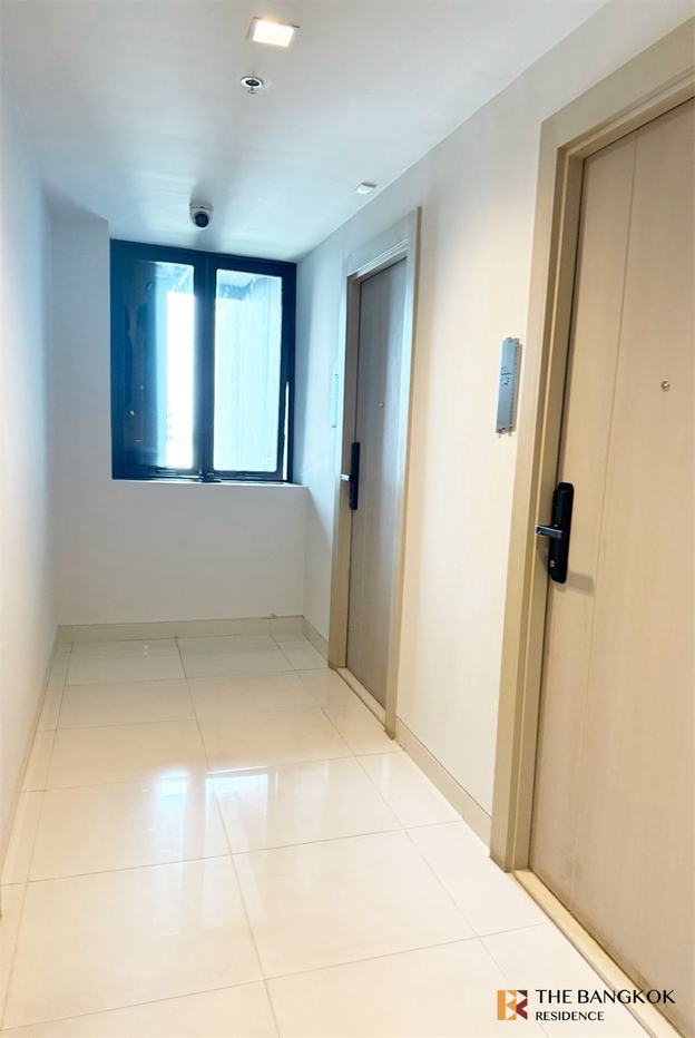 picture Life Ladprao near BTS Ha Yaek Lat Phrao Move-in Ready, Just Bring Your Stuff - 2/10