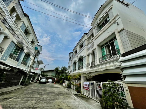 ขายด่วน บ้านกลางเมืองลาดพร้าว-โยธินพัฒนา ซอยประดิษฐ์มนูธรรม 19 21 ตร.ว. 5 นาทีถึงเซ็นทรัล อีสต์วิลล์