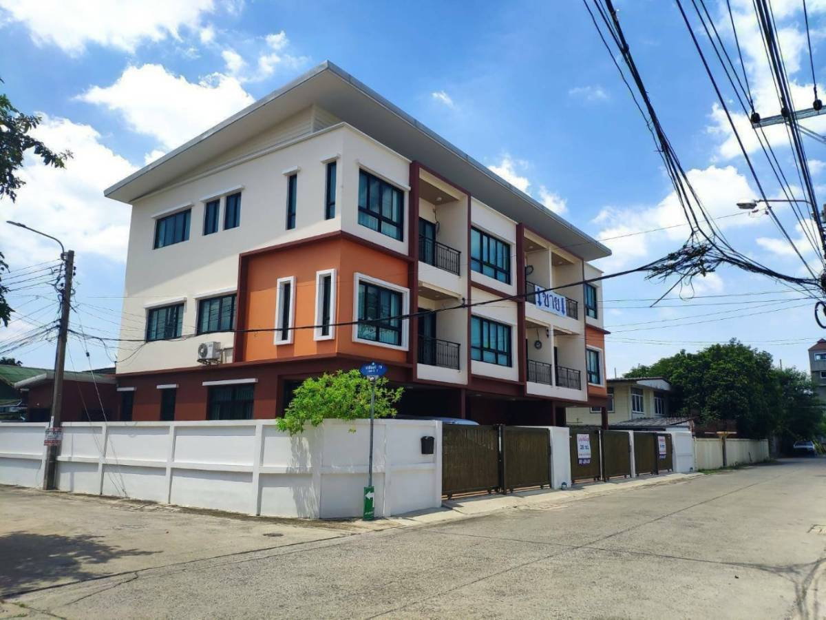 รูป ขายทาวน์โฮม 3 ชั้น ใหม่เอี่ยม ใกล้ถนนประเสริฐมนูกิจ 100 เมตร เหมาะสำหรับ Home Office - รูปที่ 15/17