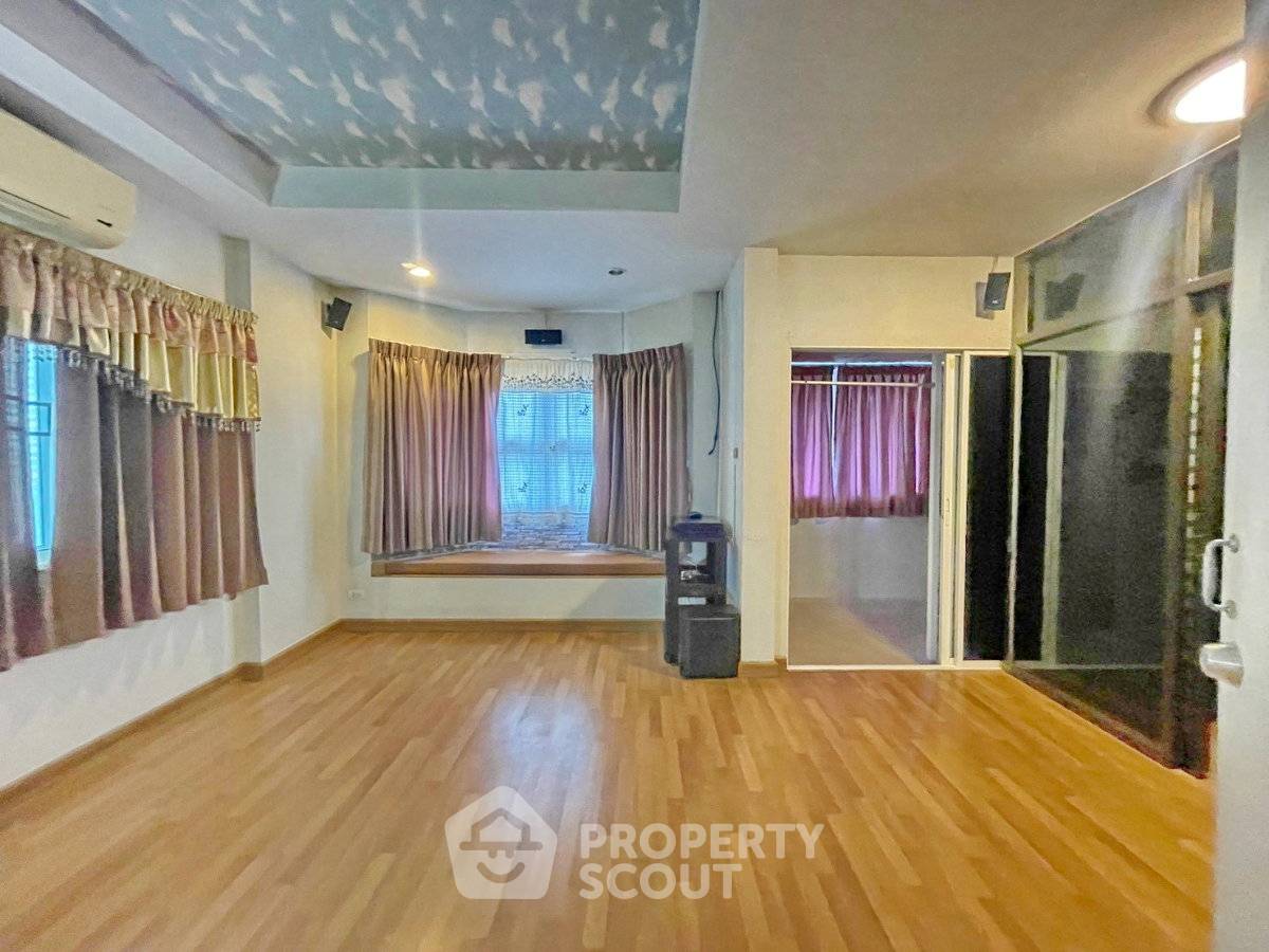 picture 4-BR House At Moo Baan Chuan Chuen Ram Inthra 65 (ID 3311004) - 5/6