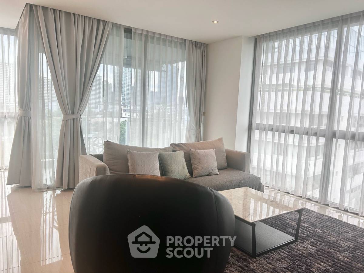 picture 2-BR 106 Sqm Condo At Down Town 49 Near BTS Phrom Phong (ID 3319672) - 2/7