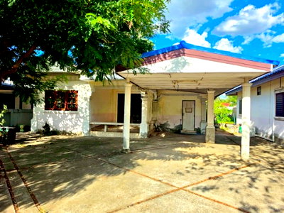 Houses for rent Anya Thani Industrial Estate (Gemopolis) : 			in Nong Daeng near Mittraphap Road featuring 2 bed Single-story detached house  1 bath  Located 1 km. from Wat Nong Daeng on a 72 sq. wa.          
