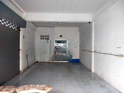Shophouses for sale Wat Manorom School : SHOP HOUSE 16.6 Sq.w. Si Racha Chonburi for 1.5M