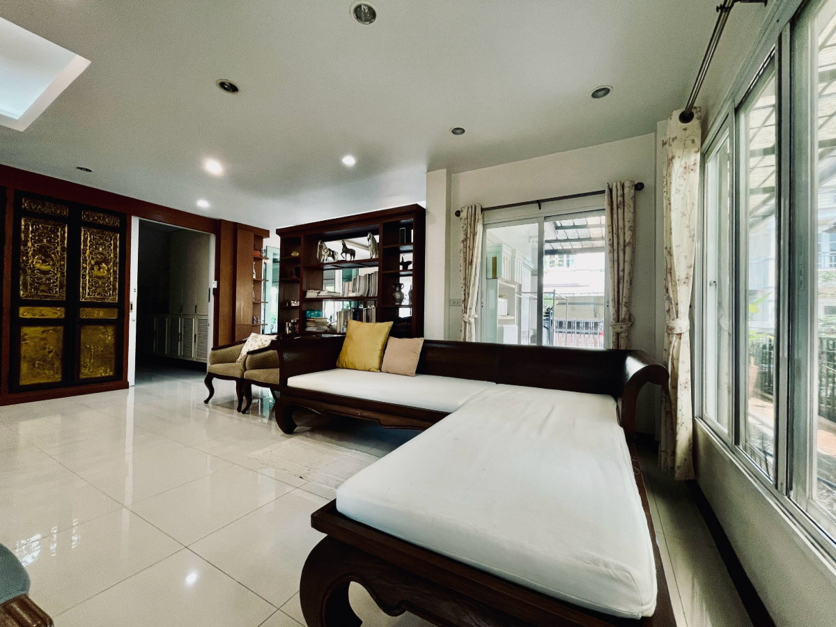 รูป ขายบ้านเดี่ยว หมู่บ้านสกุลธร วัชรพล 2/3 ขนาด 55.5 ตร.ว. ใกล้ถนนตัดใหม่! รีโนเวทใหม่ทั้งหลัง - รูปที่ 2/25