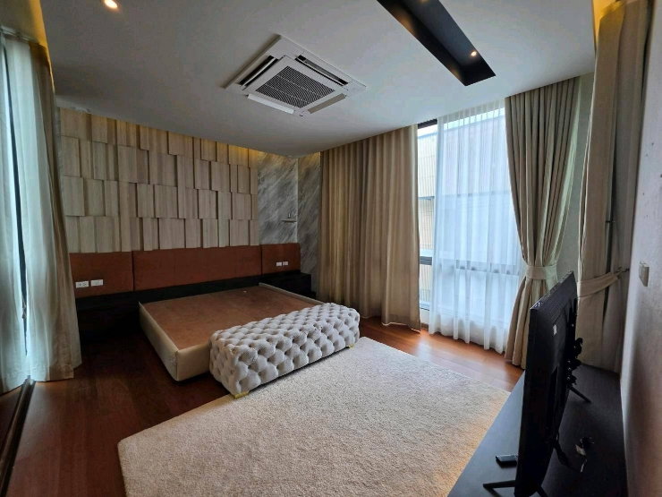 รูป บ้านเดี่ยวหรู 3 ชั้น มีโซล่าเซลล์ - รูปที่ 13/15