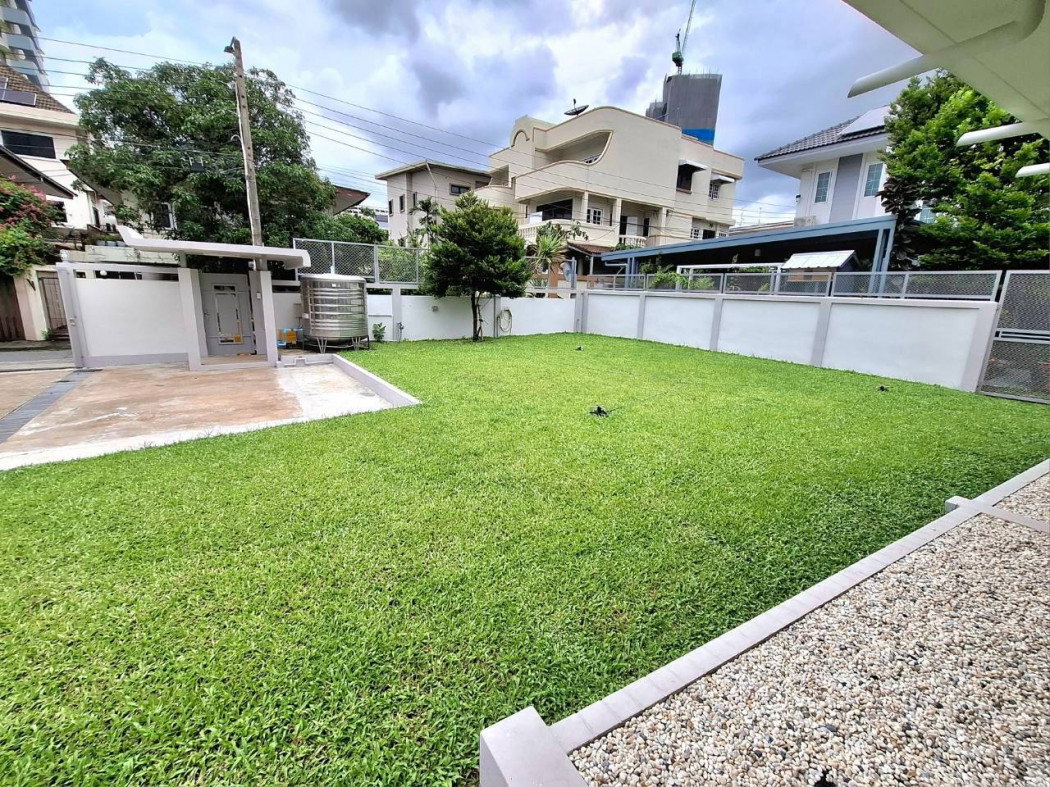 รูป ให้ เช่าบ้านเดี่ยวหลังใหญ่ รีโนเวทใหม่ | วิภาวดี 44–46 ที่ดิน 165 ตร.ว. • พื้นที่ใช้สอย 550 ตร.ม. เฟอร์นิเจอร์ครบ - รูปที่ 11/12