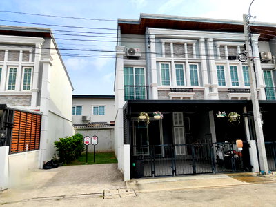 ทาวน์โฮม สมุทรปราการ : Golden Town Sukhumvit- Bearing Station : โกลเด้น ทาวน์ สุขุมวิท- สถานีรถไฟฟ้าแบริ่ง, สมุทรปราการ
