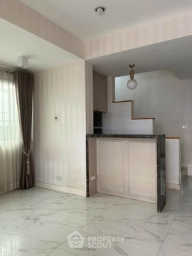 ทาวน์เฮ้าส์ 3-ห้องนอน ใน สามเสนนอก (ID 3328216)