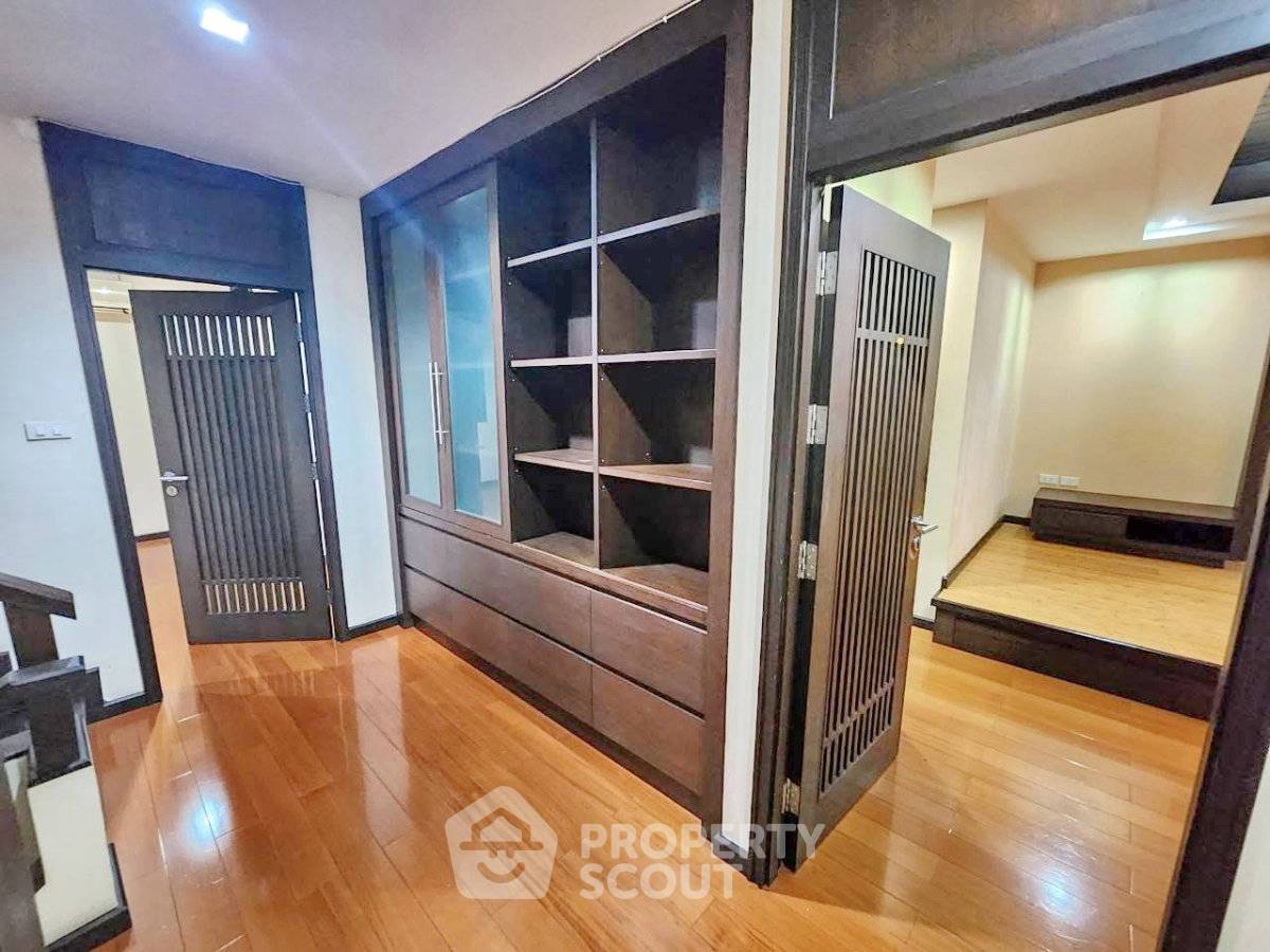 picture 4-BR House near MRT Huai Khwang (ID 3321368) - 7/7