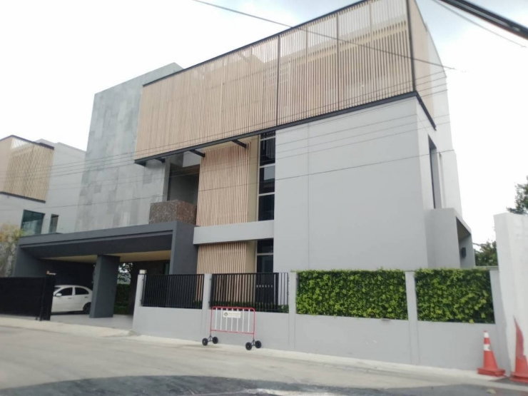 รูป บ้านเดี่ยวหรู 3 ชั้นมีลิฟต์ แปลงมุม - รูปที่ 12/14