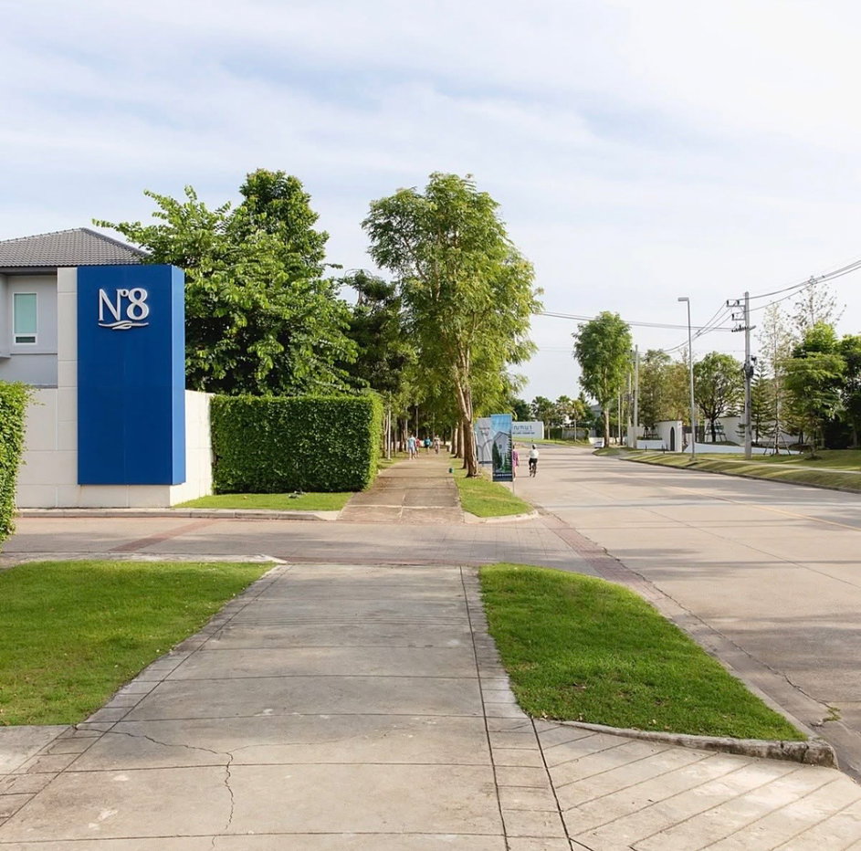 picture ð Condo for RENT! at North 8 Condominium in Serene Lake ** Corner Unit ** - Private, Great Location and Good Security - 8/10