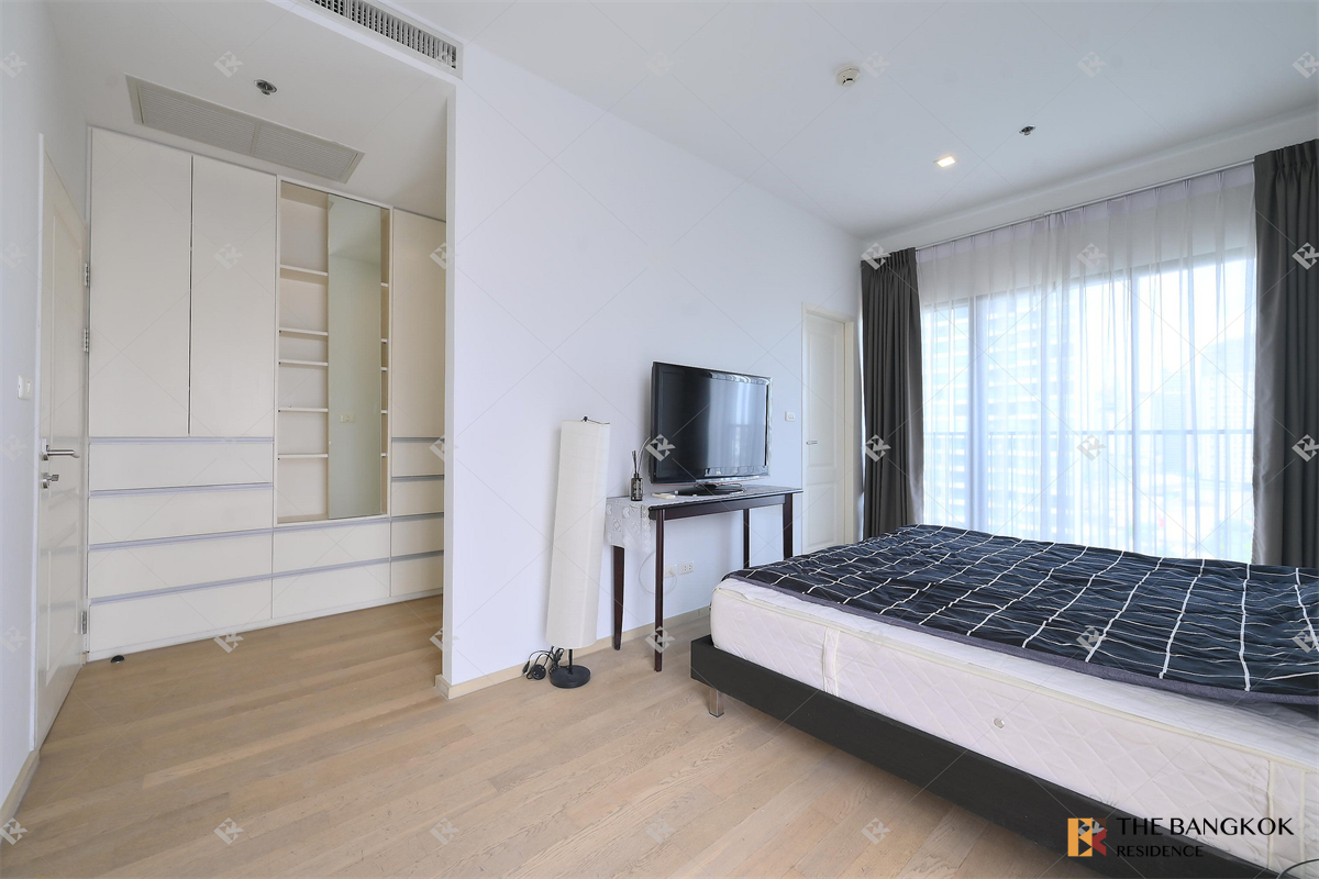 picture Noble Refine near BTS Phrom Phong - 10/10