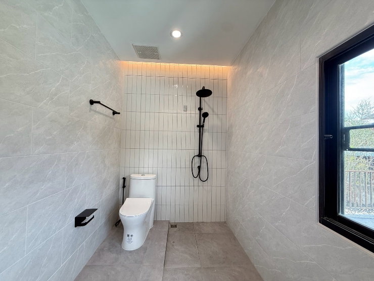 รูป ทาวน์โฮม 3 ชั้น รีโนเวทใหม่ สวย พร้อมเข้าอยู่ เดินทางง่ายมาก - รูปที่ 28/43