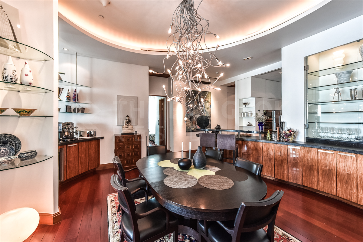 picture Le Raffine Sukhumvit 39 Luxury Unit, Ready for You Without the Wait near BTS Phrom Phong - 4/10