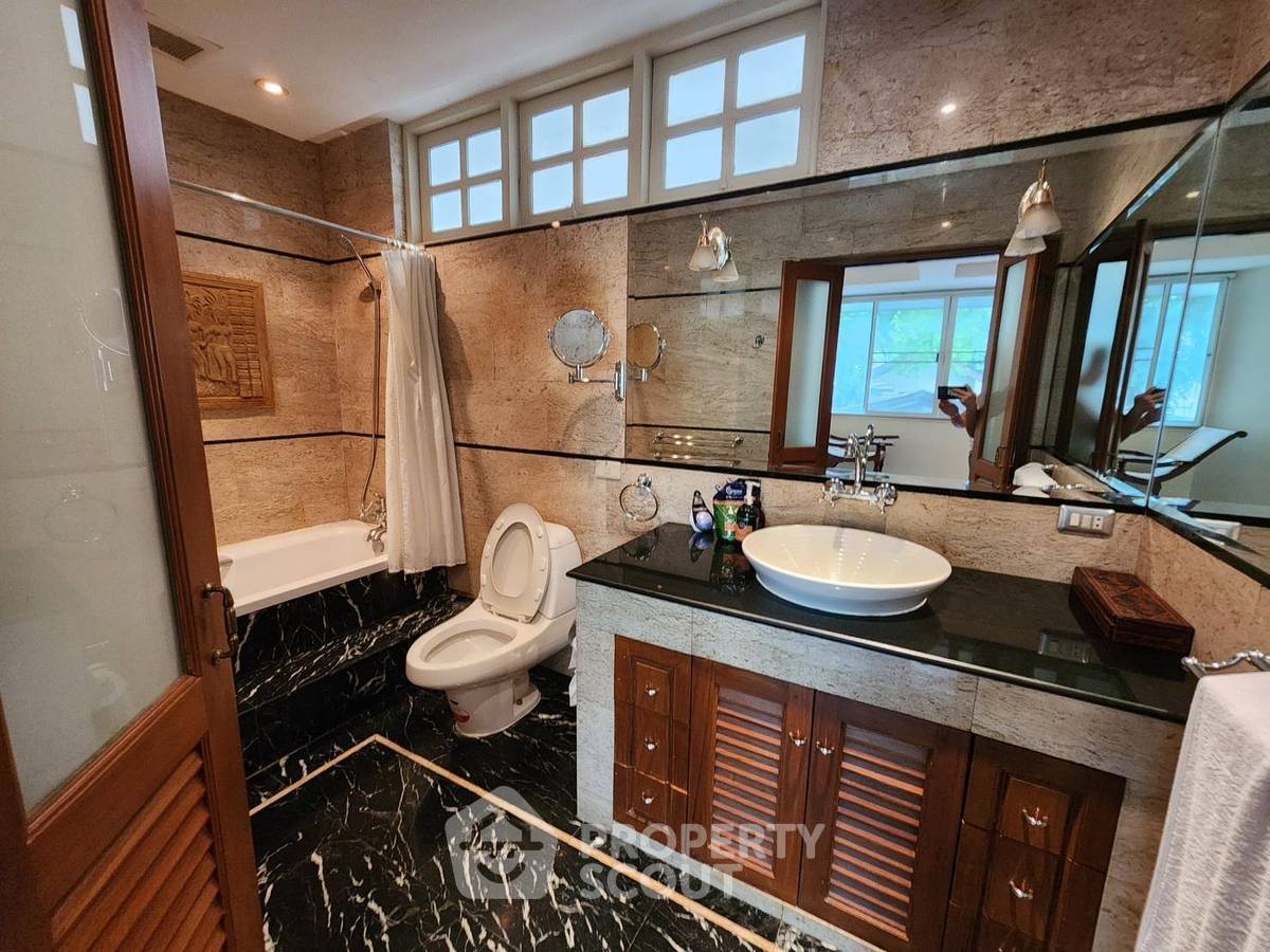 picture Pet-Friendly 4-BR Townhouse 425 Sqm Phrom Phong MRT Sukhumvit (ID 1521845) - 8/16