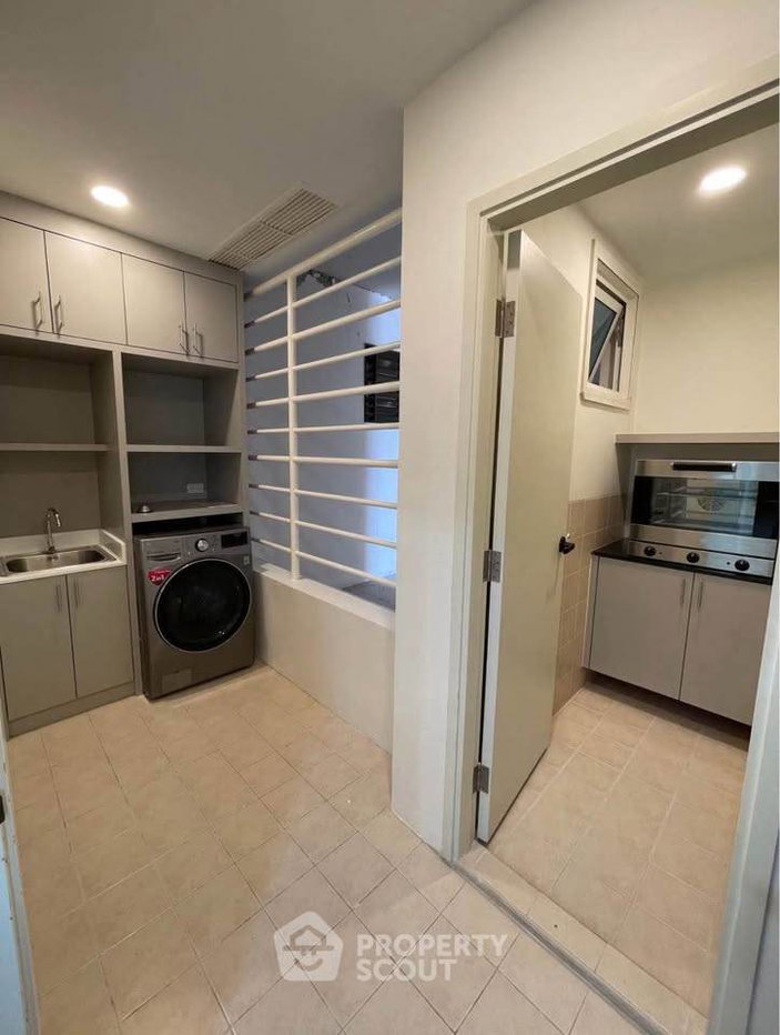 picture 30th-Floor 3-BR 183 Sqm At The Empire Place Near BTS Saint Louis (ID 3332084) - 3/15