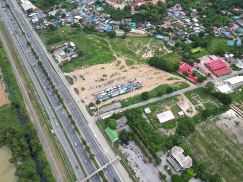 ที่ดินริมถนนคู่ขนานพหลโยธิน ใกล้แหล่งชุมชน