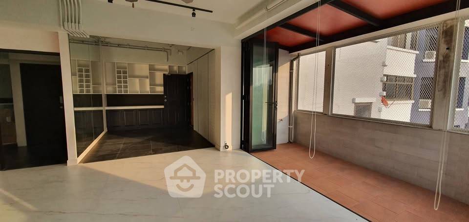 picture 2-BR Sun Palace Condominium In Bang Kapi, Huai Khwang (ID 3333577) - 4/4