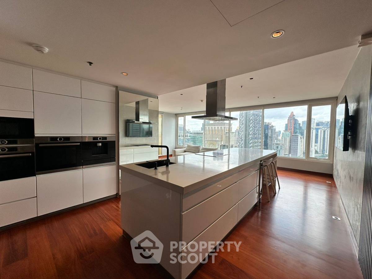picture 3-BR Condo at The Empire Place near BTS Saint Louis (ID 3329230) - 1/11