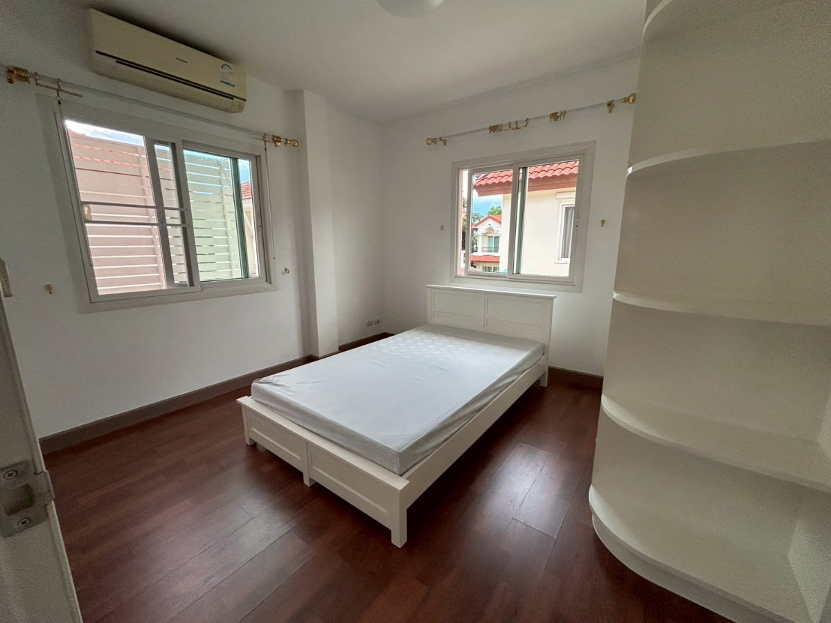 รูป ให้เช่า บ้านเดี่ยว 2 ชั้น เดอะ แกรนด์ วงแหวน-ประชาอุทิศ 52 ตรว 3 นอน 3 น้ำ 22000 บาท - รูปที่ 10/13