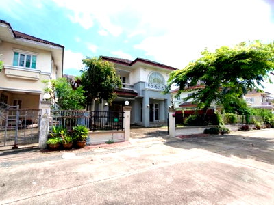 Houses for sale The Brio Mall : Sale Chaiyaphruek Thawi Watthana size 56.7 sq. wah | 4 BRs. Price: Only 4.65 million.