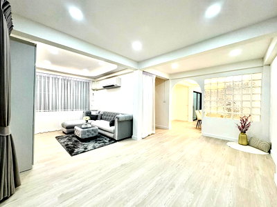 เช่าบ้านเดี่ยว วิทยาลัยเสนาธิการทหาร : 🏡 ให้เช่าบ้านเดี่ยวพร้อมเฟอร์ ห้วยขวาง–สุทธิสาร | 5 ห้องนอน จอดรถได้ 4 คัน เลี้ยงสัตว์ได้ 🐶