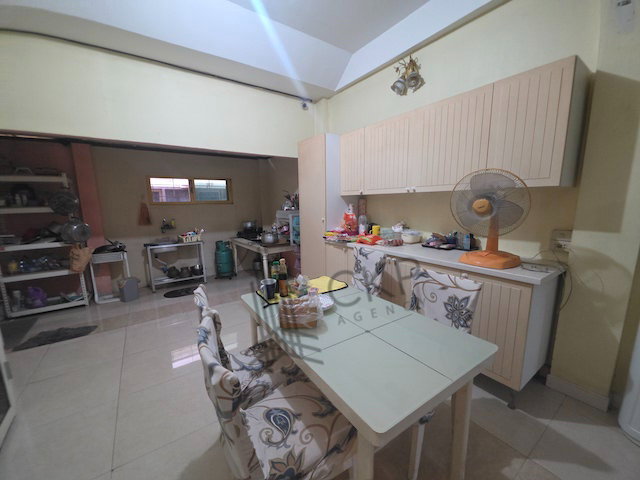 picture L260145 | 3-story townhome for sale, located right on the road in Soi Ratchada 32. Excellent location with a solid structure. - 8/13