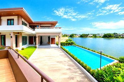 Houses for rent Suwannaphum International Airport : 			4-5Beds 4Baths Onnut-Wongwaen large lake 100Rai Luxury 2-Storey Detached House with near Mini BigC L          