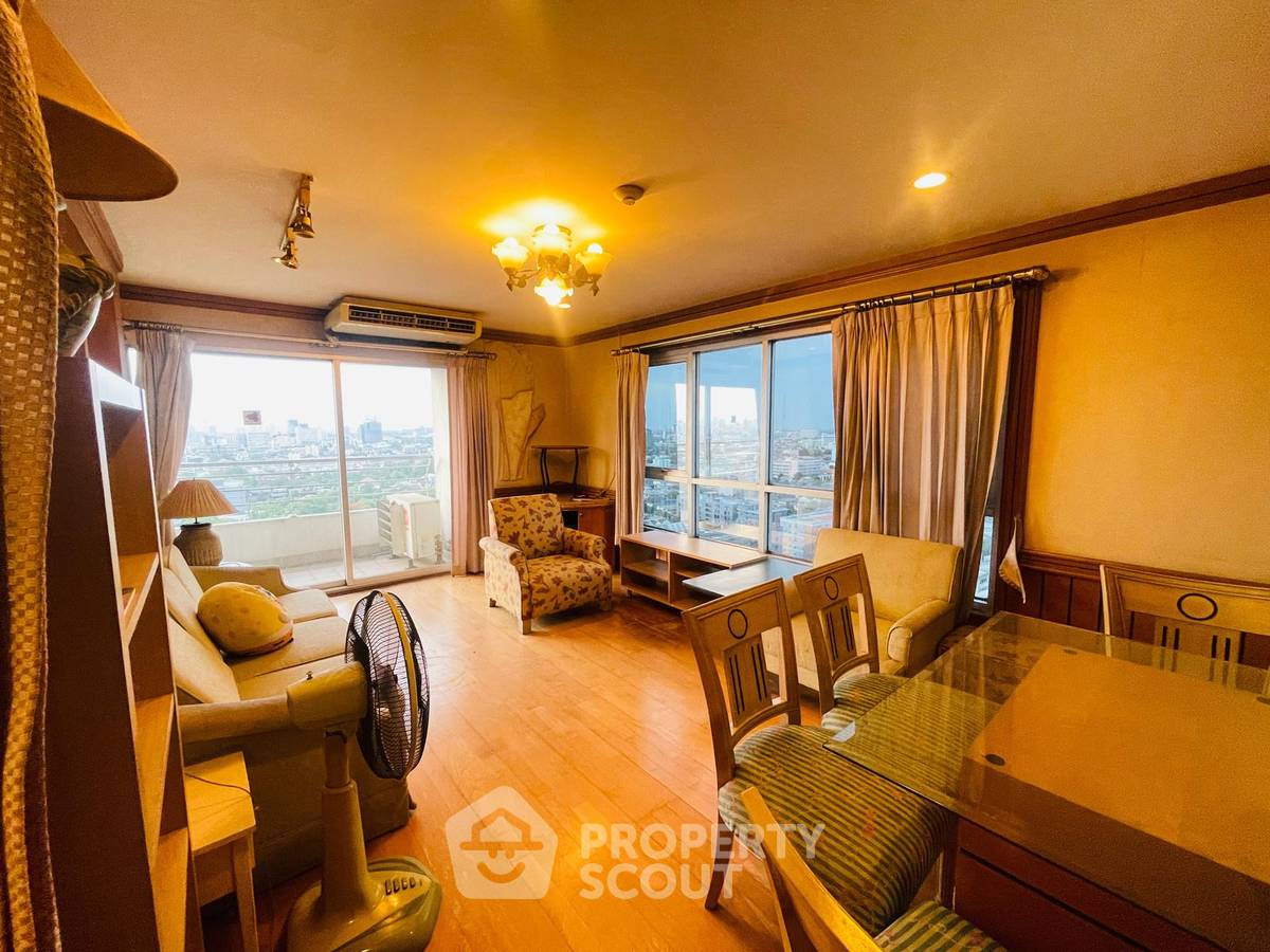 picture 2-BR Sarin Place Condominium For Sale Near BTS Ratchayothin (ID 3069963) - 2/11