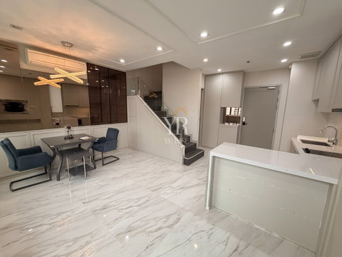 For sale Ideo Q Phayathai, 2-story duplex room, 2 bedrooms, 2 bathrooms, swimming pool, fitness, sauna, 1 minute walk to BTS Phaya Thai.