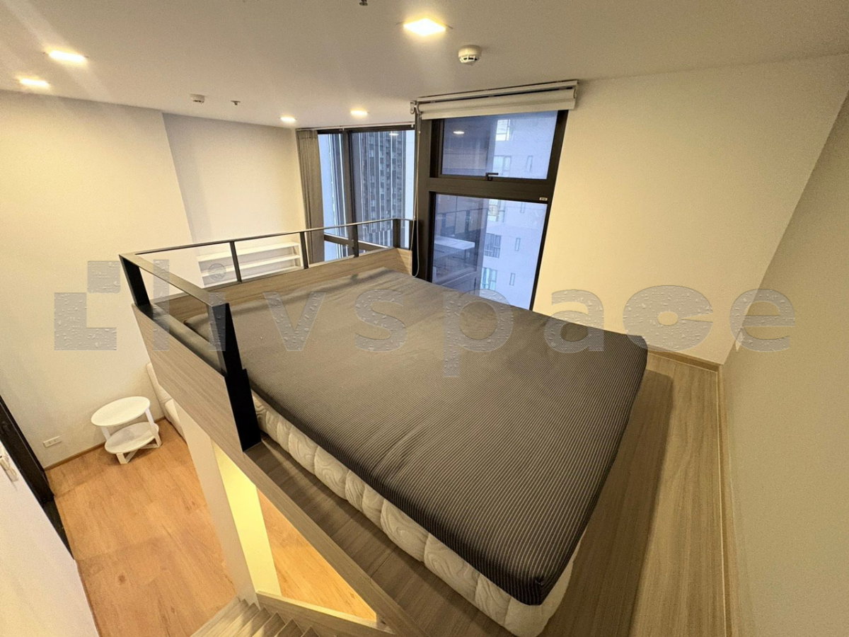 รูป ▚ L1JC0Cツ ให้เช่า Chewathai Residence Asoke Loft 35ตร.ม. รีโนเวทพื้นใหม่ เฟอร์ครบ ใกล้ MRT พระราม 9 / MRT เพชรบุรี✨ - รูปที่ 5/7