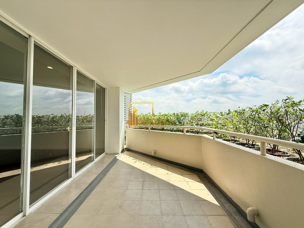 picture La Cascade | Very Spacious 4 Bed Condo For Rent in Ekkamai - BR16379CD - 8/39